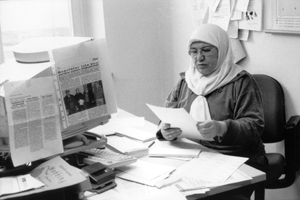 Muslimin in Büro, © Jutta Missbach